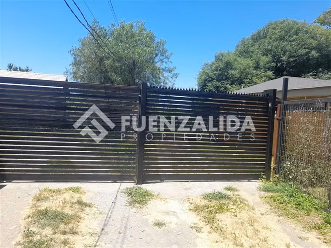 CASA AISLADA EN VENTA .4 DORMITORIOS 3 BAÑOS