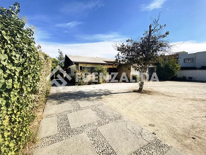 Casa en venta de 4 dorm. en Las Condes