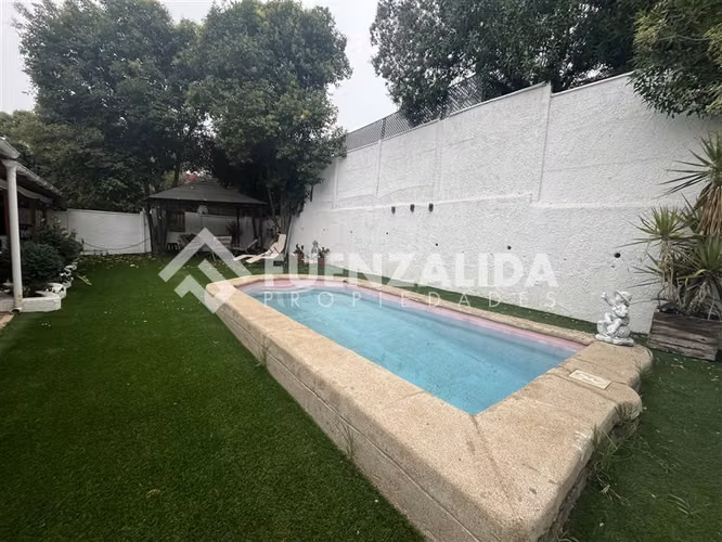 Casa en venta de 5 dorm. en La Florida