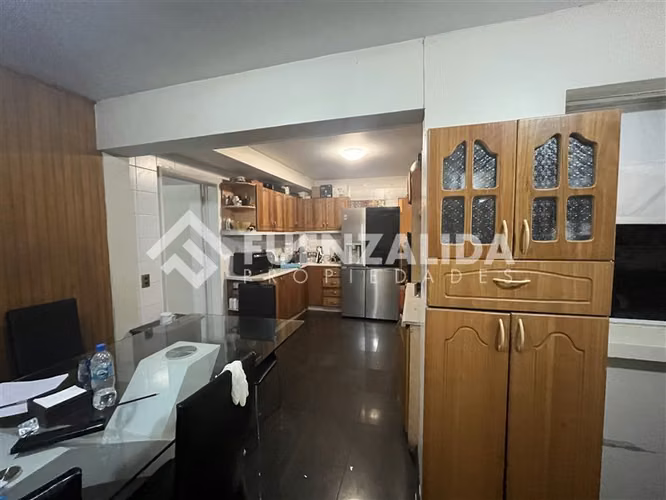 Casa en venta de 5 dorm. en La Florida