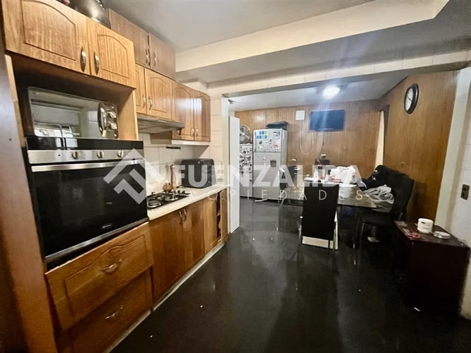 Casa en venta de 5 dorm. en La Florida