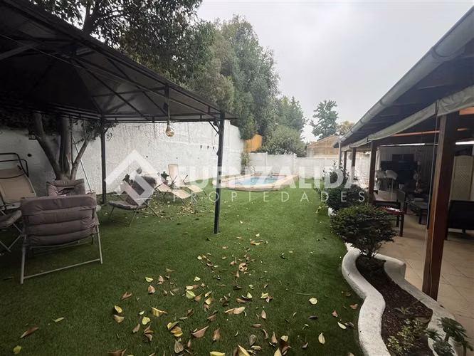 Casa en venta de 5 dorm. en La Florida