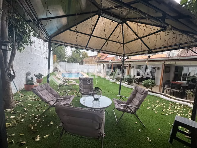 Casa en venta de 5 dorm. en La Florida