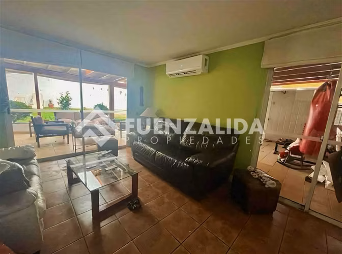 Casa en venta de 5 dorm. en La Florida