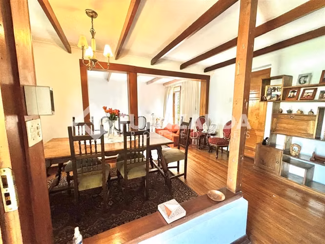Casa en venta. La Reina de 3 dorm. 2 B. UF10.600.Remodelar
