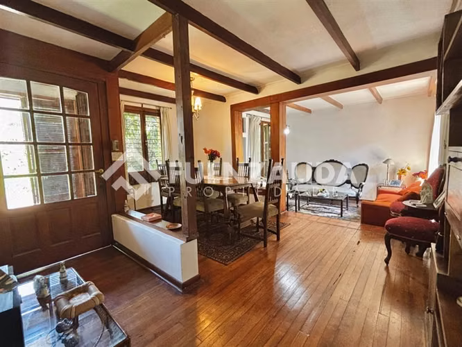 Casa en venta. La Reina de 3 dorm. 2 B. UF10.600.Remodelar