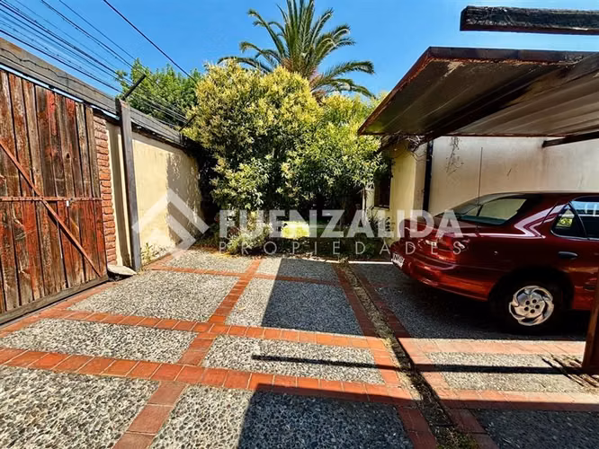 Casa en venta. La Reina de 3 dorm. 2 B. UF10.600.Remodelar