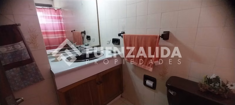 Casa en venta. La Reina de 3 dorm. 2 B. UF10.600.Remodelar