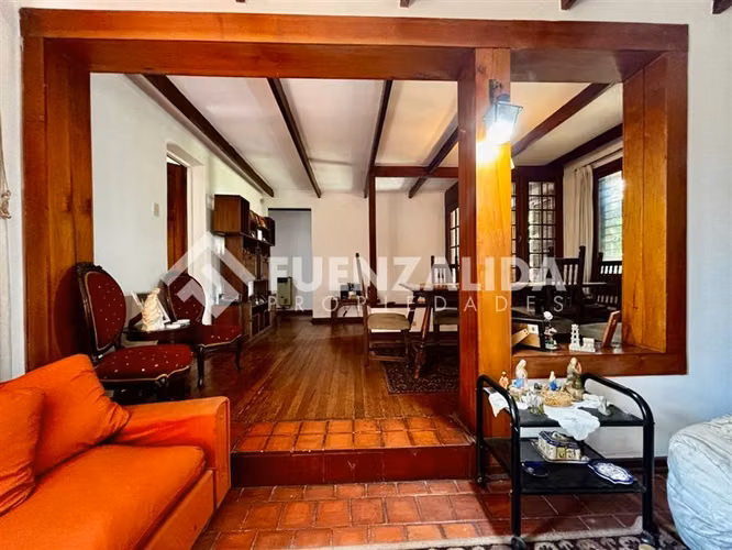 Casa en venta. La Reina de 3 dorm. 2 B. UF10.600.Remodelar