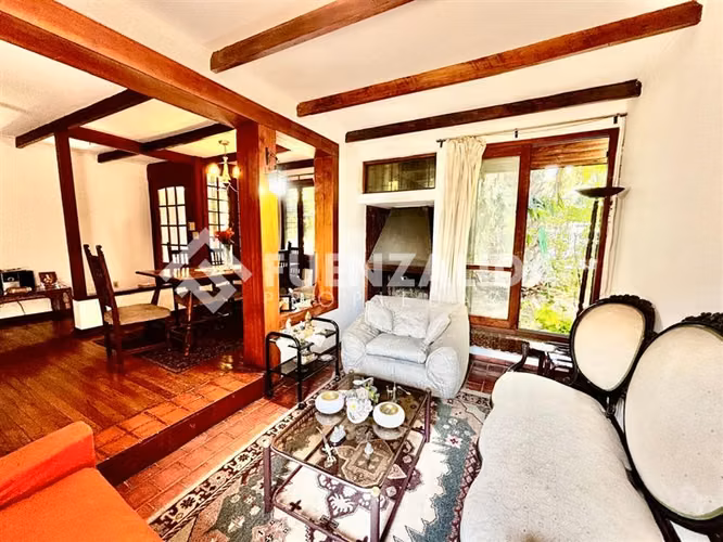 Casa en venta. La Reina de 3 dorm. 2 B. UF10.600.Remodelar
