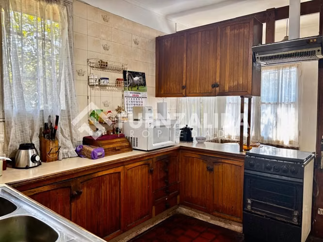 Casa en venta. La Reina de 3 dorm. 2 B. UF10.600.Remodelar