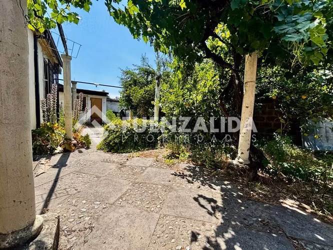 Casa en venta. La Reina de 3 dorm. 2 B. UF10.600.Remodelar