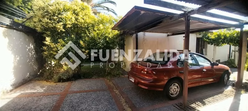 Casa en venta. La Reina de 3 dorm. 2 B. UF10.600.Remodelar