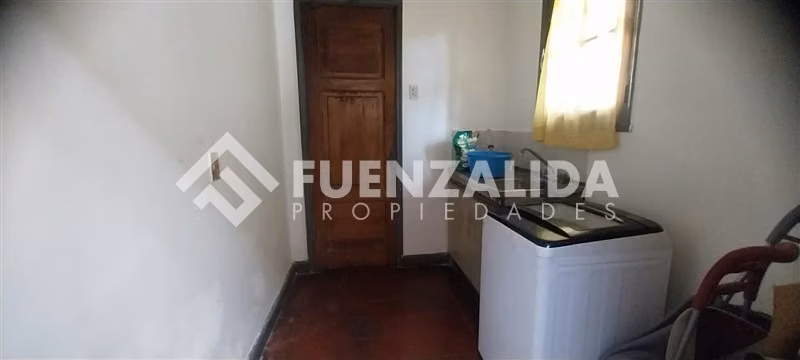 Casa en venta. La Reina de 3 dorm. 2 B. UF10.600.Remodelar