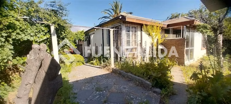 Casa en venta. La Reina de 3 dorm. 2 B. UF10.600.Remodelar