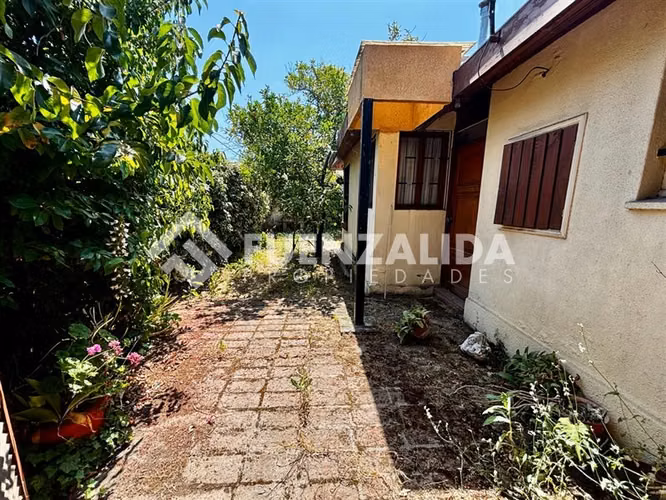 Casa en venta. La Reina de 3 dorm. 2 B. UF10.600.Remodelar