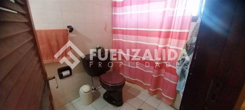 Casa en venta. La Reina de 3 dorm. 2 B. UF10.600.Remodelar