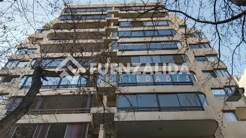 Departamento en venta de 3 dorm. en Las Condes