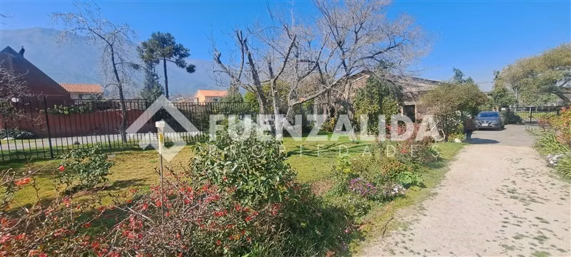 Sitio en venta en La Reina
