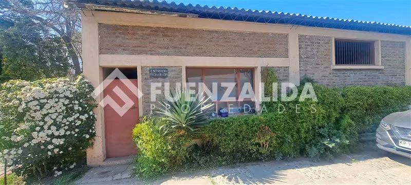 Sitio en venta en La Reina