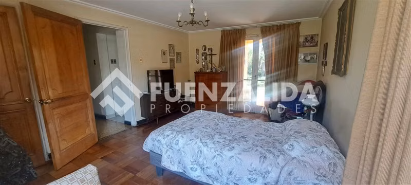 Sitio en venta en La Reina
