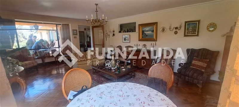 Sitio en venta en La Reina