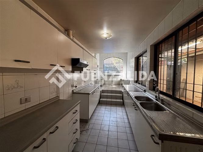 Casa en venta de 5 dorm. en La Reina