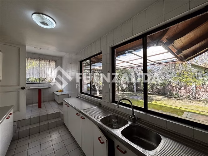 Casa en venta de 5 dorm. en La Reina