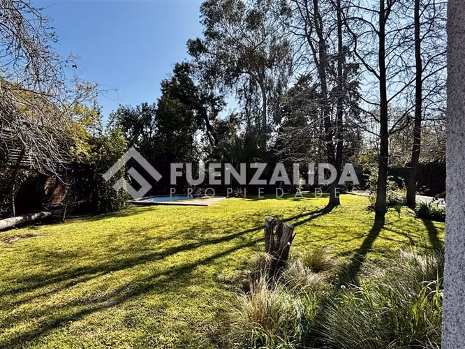 Casa en venta de 5 dorm. en La Reina