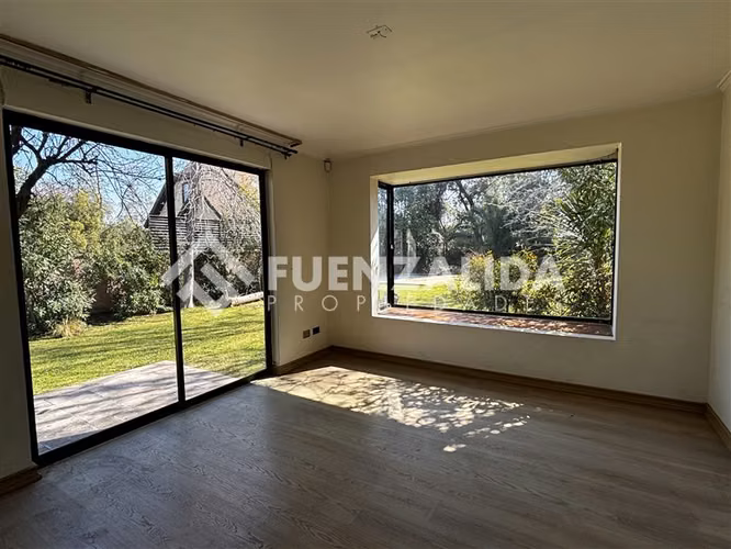 Casa en venta de 5 dorm. en La Reina