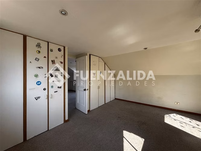 Casa en venta de 5 dorm. en La Reina