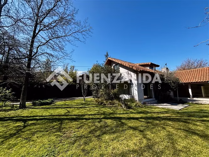 Casa en venta de 5 dorm. en La Reina