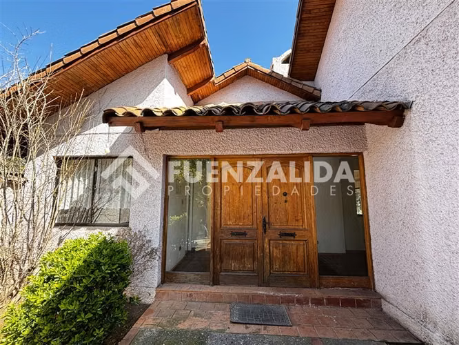Casa en venta de 5 dorm. en La Reina