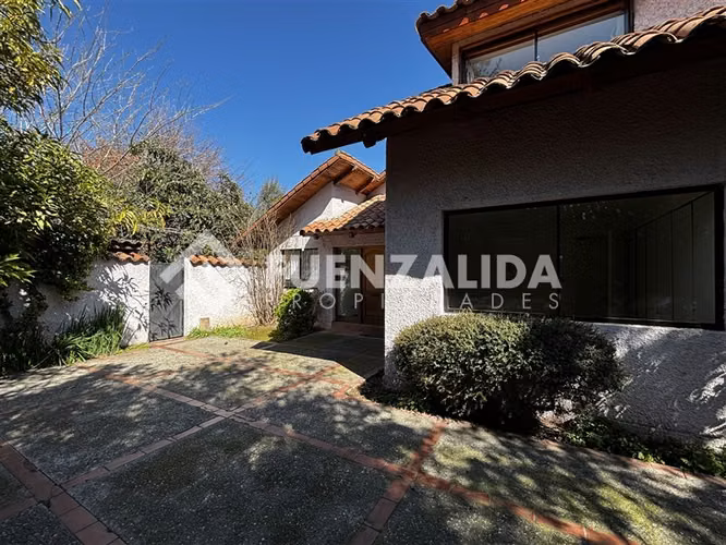 Casa en venta de 5 dorm. en La Reina