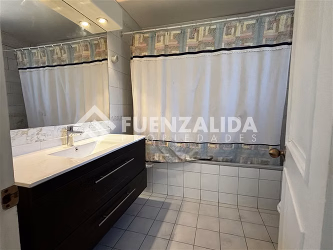 Casa en venta de 5 dorm. en La Reina