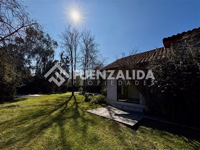 Casa en venta de 5 dorm. en La Reina