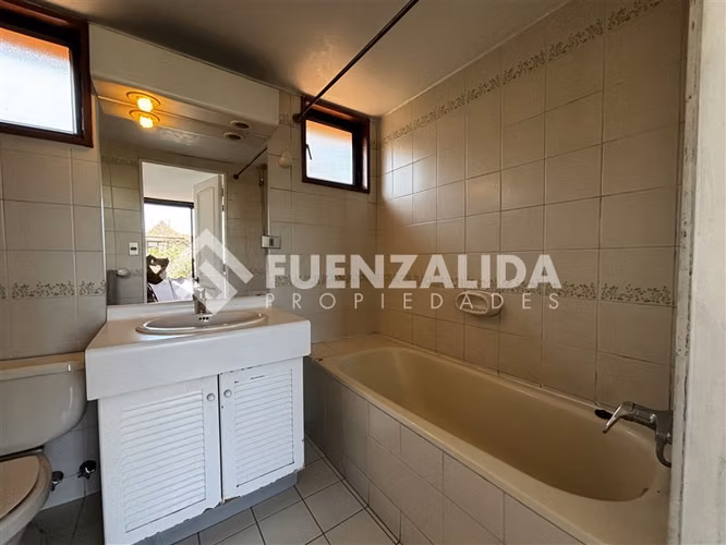 Casa en venta de 5 dorm. en La Reina