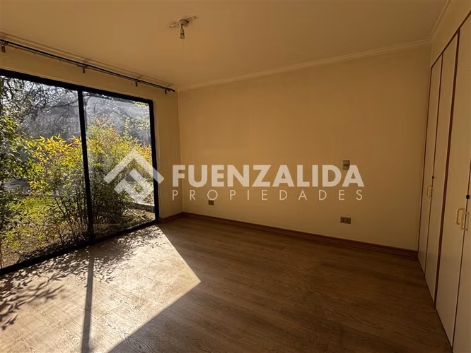 Casa en venta de 5 dorm. en La Reina