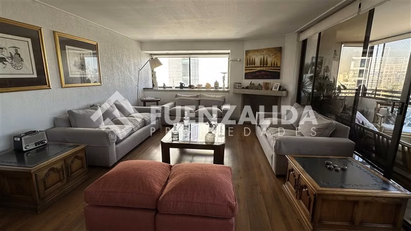 Departamento en venta de 3 dorm. en Vitacura