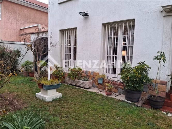 Chalet aislado en venta de 4 dorm. en Ñuñoa