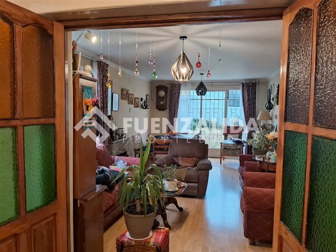 Chalet aislado en venta de 4 dorm. en Ñuñoa