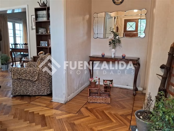 Chalet aislado en venta de 4 dorm. en Ñuñoa