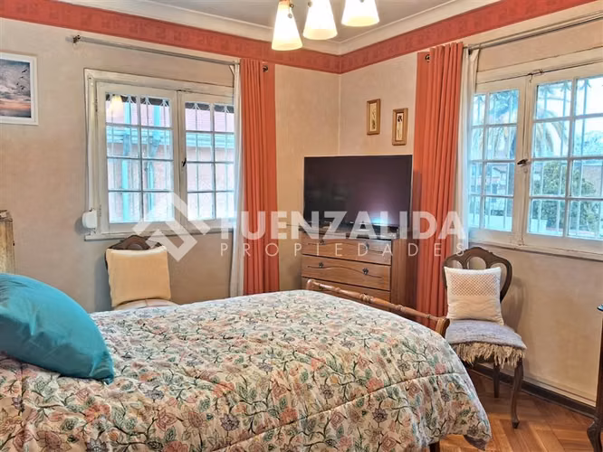 Chalet aislado en venta de 4 dorm. en Ñuñoa