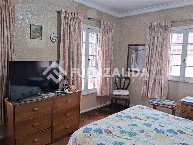 Chalet aislado en venta de 4 dorm. en Ñuñoa