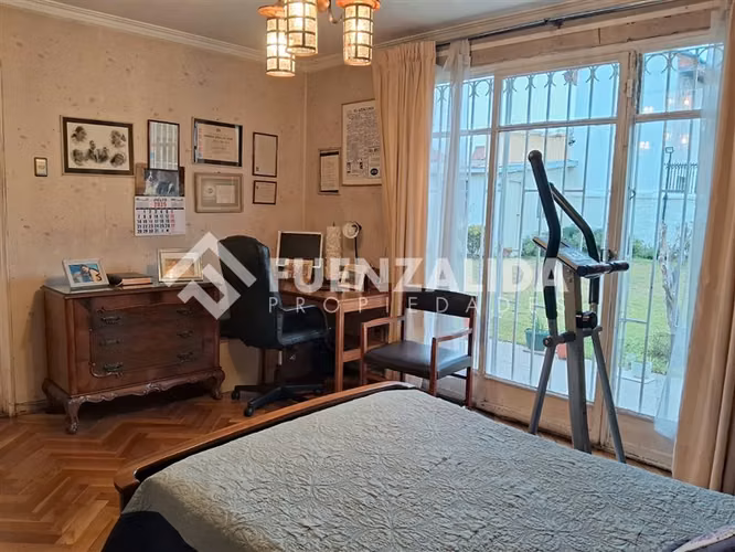 Chalet aislado en venta de 4 dorm. en Ñuñoa