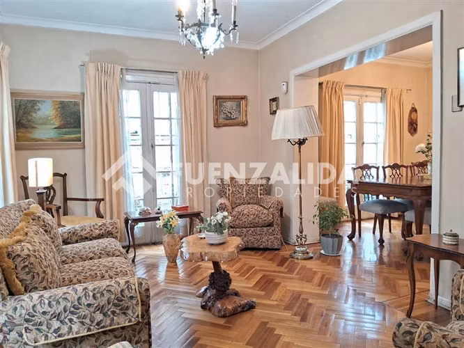 Chalet aislado en venta de 4 dorm. en Ñuñoa