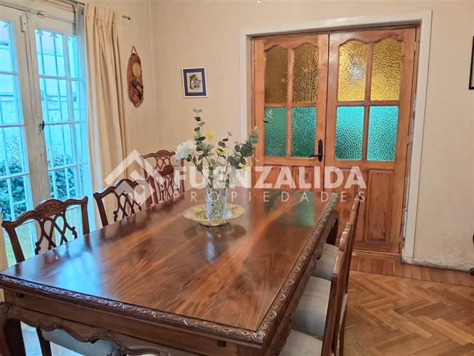 Chalet aislado en venta de 4 dorm. en Ñuñoa