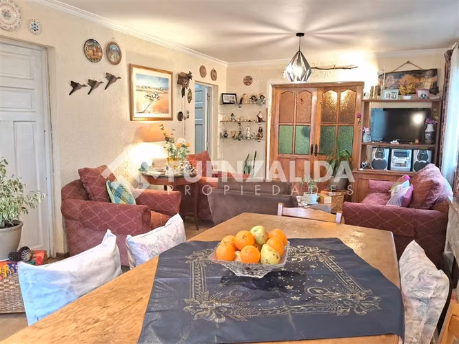 Chalet aislado en venta de 4 dorm. en Ñuñoa
