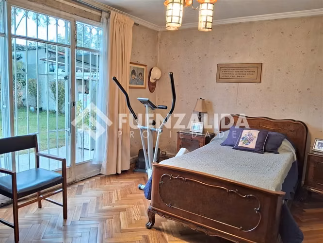 Chalet aislado en venta de 4 dorm. en Ñuñoa
