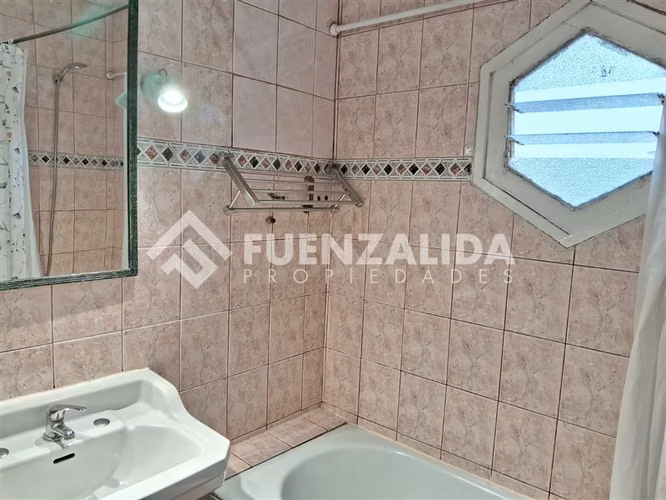 Chalet aislado en venta de 4 dorm. en Ñuñoa